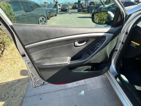 2013 Hyundai Elantra - Image 17