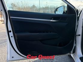 2019 Hyundai Elantra - Image 10
