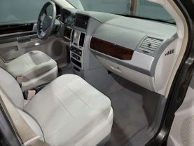 2010 Chrysler Town & Country - - Image 23