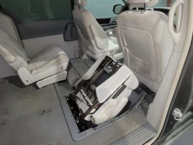 2010 Chrysler Town & Country - - Image 29