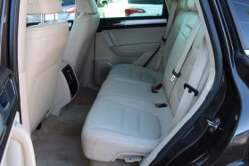 2016 Volkswagen Touareg - Image 21