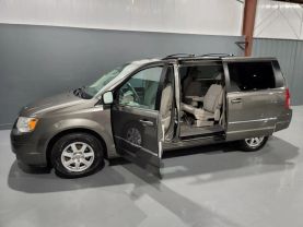 2010 Chrysler Town & Country - - Image 10