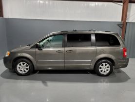 2010 Chrysler Town & Country - - Image 7