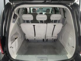 2010 Chrysler Town & Country - - Image 31