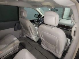 2010 Chrysler Town & Country - - Image 21