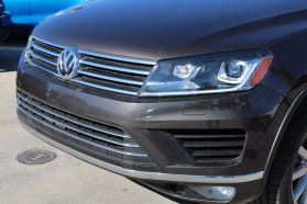 2016 Volkswagen Touareg - Image 17