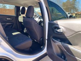 2019 Jeep Cherokee - Image 8