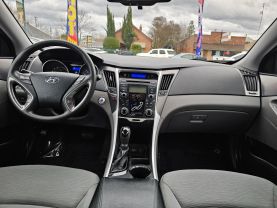 2012 HYUNDAI SONATA SEDAN 4-CYL, HYBRID, 2.4 LITER HYBRID SEDAN 4D