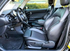 2015 MINI HARDTOP 2 DOOR HATCHBACK MIDNIGHT BLACK METALLIC AUTOMATIC - Capital City Auto