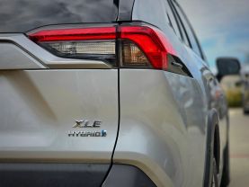 2021 TOYOTA RAV4 HYBRID SUV 4-CYL, HYBRID, 2.5 LITER XLE SPORT UTILITY 4D