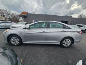 2012 HYUNDAI SONATA SEDAN 4-CYL, HYBRID, 2.4 LITER HYBRID SEDAN 4D