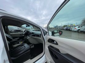 2020 CHRYSLER VOYAGER