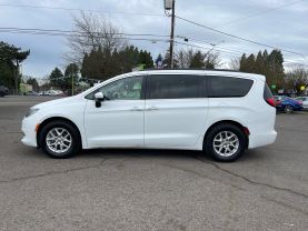 2020 CHRYSLER VOYAGER