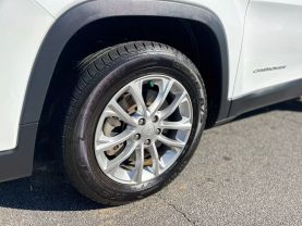 2019 Jeep Cherokee - Image 20