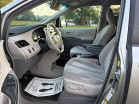 2011 TOYOTA SIENNA VAN V6, 3.5 LITER LE MINIVAN 4D