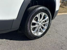 2019 Jeep Cherokee - Image 19