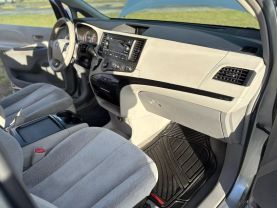 2011 TOYOTA SIENNA VAN V6, 3.5 LITER LE MINIVAN 4D