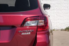 2017 SUBARU OUTBACK WAGON 4-CYL, PZEV, 2.5 LITER 2.5I LIMITED WAGON 4D