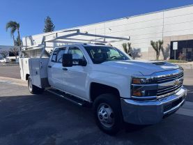 2017 Chevrolet Silverado 3500 Hd Crew Cab & Chassis - Image 1
