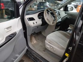 2012 TOYOTA SIENNA