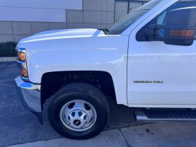 2017 Chevrolet Silverado 3500 Hd Crew Cab & Chassis - Image 18