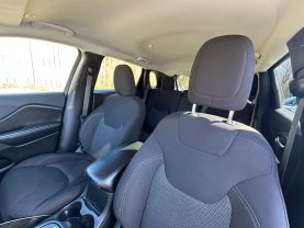 2019 Jeep Cherokee - Image 13