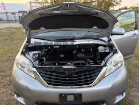 2011 TOYOTA SIENNA VAN V6, 3.5 LITER LE MINIVAN 4D