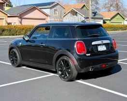 2015 MINI HARDTOP 2 DOOR HATCHBACK MIDNIGHT BLACK METALLIC AUTOMATIC - Capital City Auto