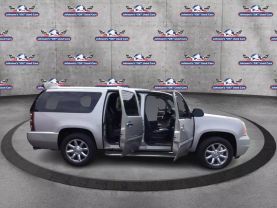 2007 GMC YUKON XL 1500 SUV V8, 6.2 LITER DENALI SPORT UTILITY 4D