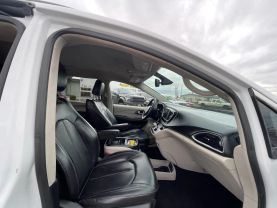 2020 CHRYSLER VOYAGER