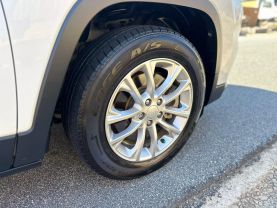 2019 Jeep Cherokee - Image 21