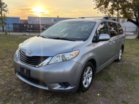 2011 TOYOTA SIENNA VAN V6, 3.5 LITER LE MINIVAN 4D