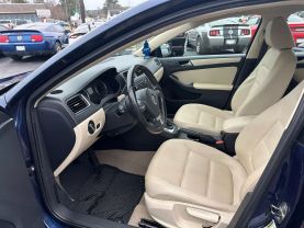Used 2012 VOLKSWAGEN JETTA SEDAN 5-CYL, 2.5 LITER 2.5L SE SEDAN 4D - LA Auto Star located in Virginia Beach, VA