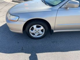2000 Honda Accord - Image 2
