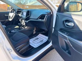 2019 Jeep Cherokee - Image 10
