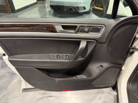 2013 VOLKSWAGEN TOUAREG SUV V6, TURBO DIESEL, 3.0 LITER TDI EXECUTIVE SPORT UTILITY 4D
