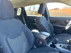 2019 Jeep Cherokee - Image 16
