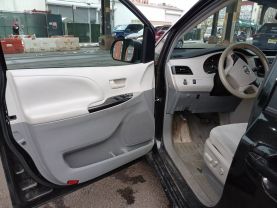 2012 TOYOTA SIENNA