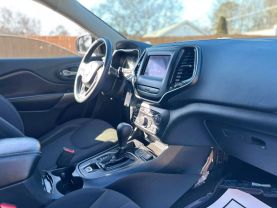 2019 Jeep Cherokee - Image 17