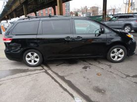 2012 TOYOTA SIENNA