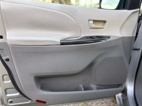 2011 TOYOTA SIENNA VAN V6, 3.5 LITER LE MINIVAN 4D