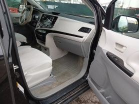 2012 TOYOTA SIENNA