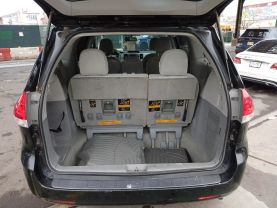 2012 TOYOTA SIENNA