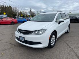 2020 CHRYSLER VOYAGER
