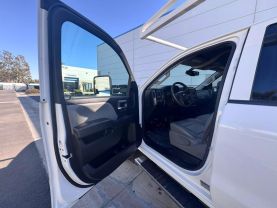 2017 Chevrolet Silverado 3500 Hd Crew Cab & Chassis - Image 24
