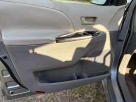2011 TOYOTA SIENNA VAN V6, 3.5 LITER LE MINIVAN 4D