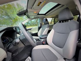 2021 TOYOTA RAV4 HYBRID SUV 4-CYL, HYBRID, 2.5 LITER XLE SPORT UTILITY 4D