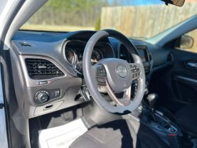 2019 Jeep Cherokee - Image 15