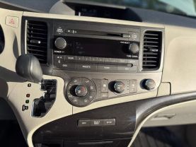 2011 TOYOTA SIENNA VAN V6, 3.5 LITER LE MINIVAN 4D