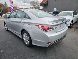 2012 HYUNDAI SONATA SEDAN 4-CYL, HYBRID, 2.4 LITER HYBRID SEDAN 4D